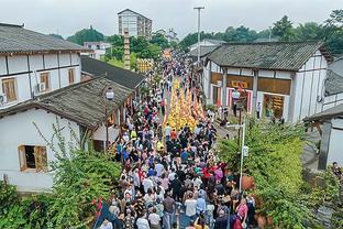 猛龙主教练向湖人传奇主帅菲尔-杰克逊取经：很荣幸能和他聊篮球~